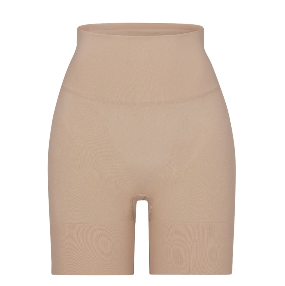 SKIMS Seamless Sculpt Butt Lifting Short Size: 2X Clay - Picture 8 of 9